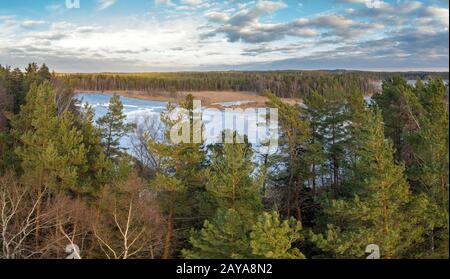 Terre et lac dans la région d'Ostergotland, dans l'est de la Suède Banque D'Images