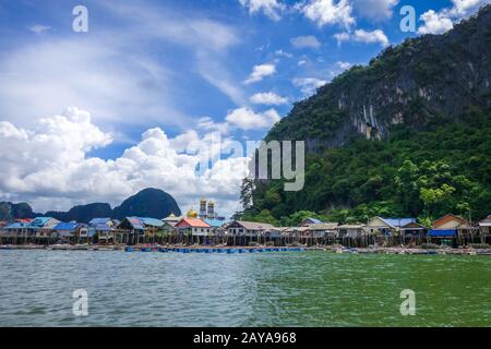 Village de pêcheurs de Koh Panyi, baie de Phang Nga, Thaïlande Banque D'Images