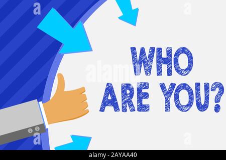 Écriture conceptuelle montrant qui êtes-vous question. Photo d'entreprise présentant des questions sur une identité ou un démonstratingal Banque D'Images