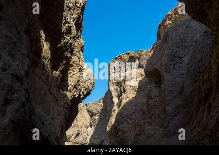 À l'intérieur du canyon Sesriem, un canyon façonné sur des millions d'années par la rivière Tsauchab dans la région de Sossusvlei, parc national du Namib-Naukluft à Namibi Banque D'Images