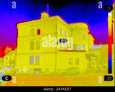 Image thermique d'un bâtiment dans une ville rurale Banque D'Images