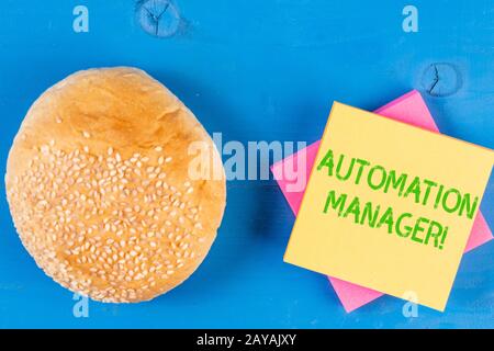 Gestionnaire de l'automatisation de l'écriture de texte. Concept d'entreprise pour éliminer les tâches répétitives sur l'ensemble de votre base de clients. Banque D'Images