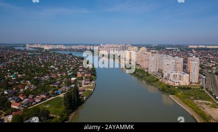 Krasnodar, Russie - mai 2019. Ville aérienne d'en haut. Banque D'Images