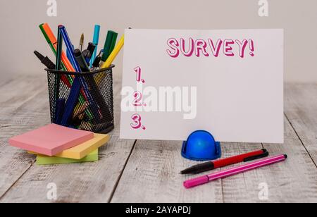 Note écrite montrant l'enquête. Photo d'entreprise présentant la méthode de recherche utilisée pour la collecte de données à partir d'une stationa de groupe prédéfinie Banque D'Images