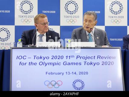 Tokyo, Japon. 14 février 2020. John Coates (L), président de la commission de coordination du Comité International Olympique (CIO) pour les Jeux Olympiques Tokyo 2020, Et Mori Yoshiro, président du Comité d'organisation des Jeux olympiques et paralympiques de Tokyo (Tokyo 2020), assistent à la conférence de presse conjointe CIO-Tokyo 2020 pour la 11ème réunion d'examen de projet entre le CIO et Tokyo 2020 à Tokyo, Japon, le 14 février 2020. Crédit: Du Xiaoyi/Xinhua/Alay Live News Banque D'Images