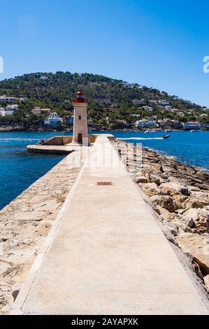 Jeter au phare au port d'Andratx Banque D'Images