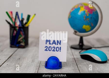 Rédaction conceptuelle montrant le Plan 2020. Photo d'entreprise présentant une proposition détaillée permettant de réaliser quelque chose l'année prochaine Stati Banque D'Images