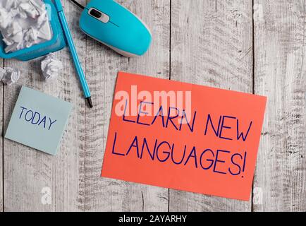 Texte écrit apprendre de nouvelles langues. Concept d'affaires pour développer la capacité de communiquer en langue étrangère. Banque D'Images
