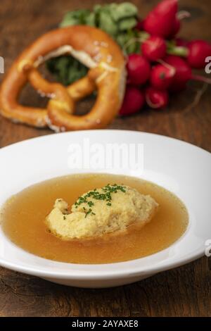 Soupe aux dumplings de semoule Banque D'Images