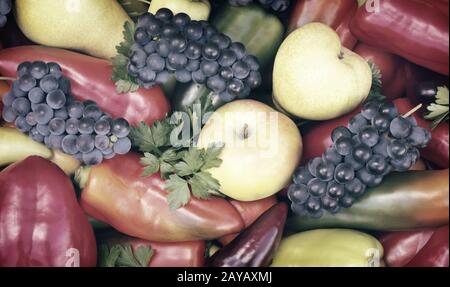 Beaucoup de divers fruits, rouge, jaune et vert poivre. Banque D'Images