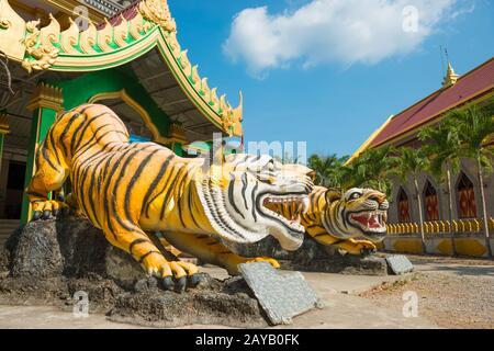 Statues de tigres au temple bouddhiste en Thaïlande Banque D'Images