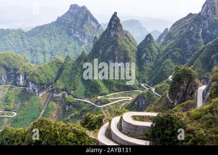 La route sinueuse de la montagne Tianmen, Zhangjiajie National Park Banque D'Images