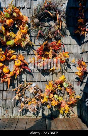 Couronne d'automne Décoration de mur en bois Banque D'Images