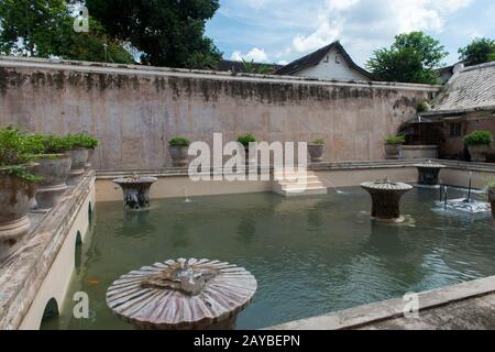 Les piscines du château d'eau de Taman Sari, site d'un ancien jardin royal du Sultanat de Yogyakarta, Java, Indonésie. Banque D'Images