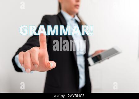 Écriture conceptuelle de la main montrant la grammaire. Business photo text syntaxe et morphologie du langage de structure du système Digital bustin Banque D'Images