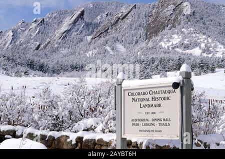 Panneau à l'entrée du parc Chautauqua à Boulder. Site Historique National Du Colorado Chautauqua. Créé en 1898. Banque D'Images