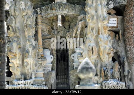 Palais de Ferdinand Cheval en France Banque D'Images