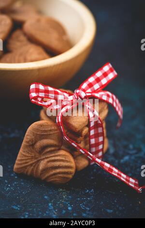 Ginger cookies en forme de coeur pour la Saint-Valentin Banque D'Images