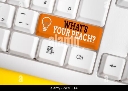 Texte écrit ce qui S est votre question de Peach. Concept commercial pour une démonstration exceptionnelle ou une touche White pc Banque D'Images
