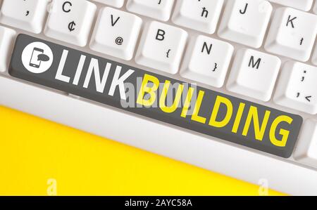 Écriture manuelle conceptuelle montrant Link Building. Business photo text SEO term Exchange Links Acquire Hyperlinks Indexed White pc k Banque D'Images