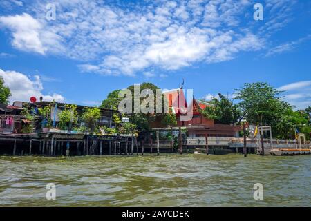 Temple bouddhiste sur Khlong, Bangkok, Thaïlande Banque D'Images