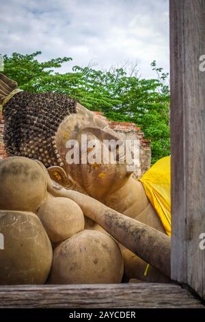 Bouddha inclinable, temple Wat Phutthaisawan, Ayutthaya, Thaïlande Banque D'Images