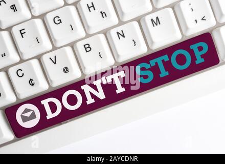 Écriture manuelle conceptuelle montrant Don T Stop. Photo d'affaires présentant continuer ce qui avait été fait sans faire de retard WHI Banque D'Images