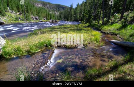 rivière obsidian creek dans yellowstone wyoming Banque D'Images