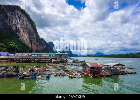 Village de pêcheurs de Koh Panyi, baie de Phang Nga, Thaïlande Banque D'Images