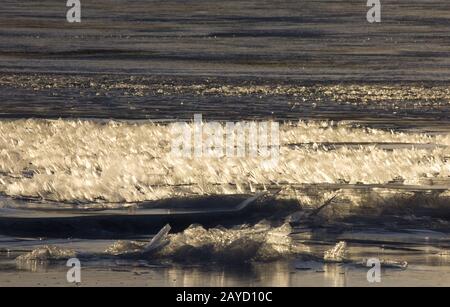 Cristaux de glace formant sur le lac Banque D'Images