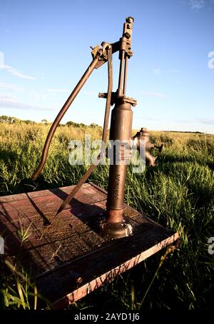 Ancienne pompe à eau Vintage Banque D'Images