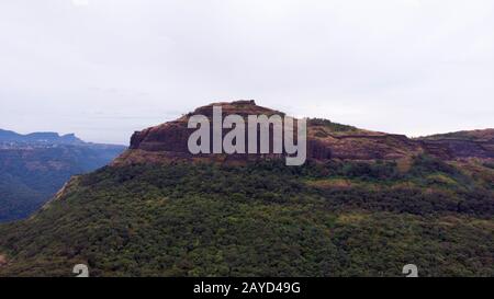 Prise de vue aérienne du fort de Shrivardhan, Rajmachi, Maharashtra, Inde Banque D'Images