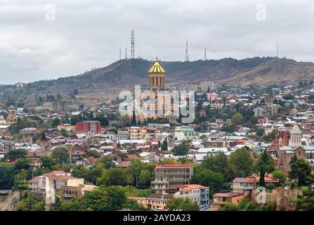 Vue sur la cathédrale Sainte-Trinité de Tbilissi, Géorgie Banque D'Images