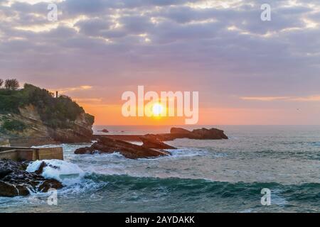 Coucher de soleil dans le golfe de Gascogne, Biarritz, France Banque D'Images