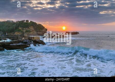 Coucher de soleil dans le golfe de Gascogne, Biarritz, France Banque D'Images