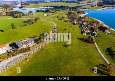 Vue aérienne, Lac Forggensee, Dietringen, Bavière, Allemagne Banque D'Images