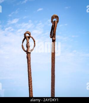 anciens objets métalliques rouillés avec anneau Banque D'Images