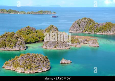 Vue de PIAYNEMO Raja Ampat Indonésie Banque D'Images