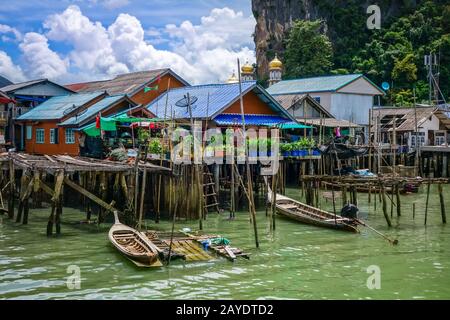 Village de pêcheurs de Koh Panyi, baie de Phang Nga, Thaïlande Banque D'Images