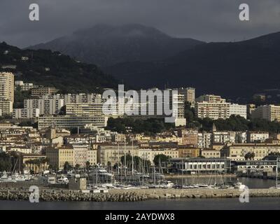 La ville d'Ajaccio sur l'île méditerranéenne de Corse Banque D'Images