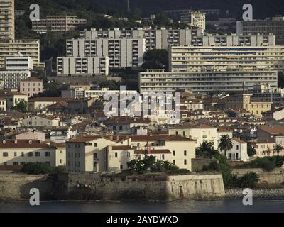 La ville d'Ajaccio sur l'île méditerranéenne de Corse Banque D'Images