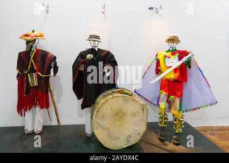 Sucre Bolivie vêtements historiques exposés au musée du textile Banque D'Images