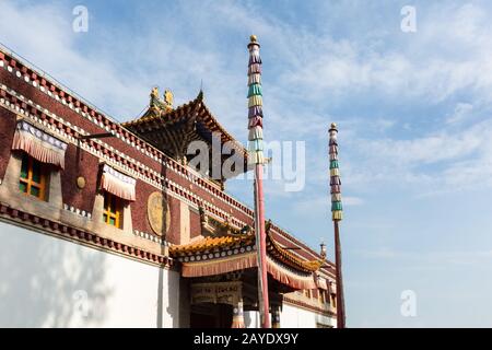 bâtiment à toit plat de style tibétain dans le monastère de qinghai kumbum Banque D'Images