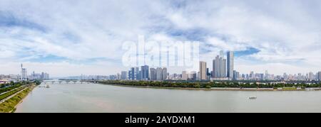 vue panoramique sur la ville de changsha dans le ciel nuageux Banque D'Images