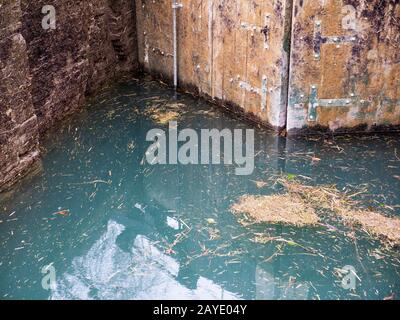 Hungerford lock, Lock Gates, Kennet et Avon Canal, Hungerford, Berkshire, Angleterre, Royaume-Uni, GB. Banque D'Images