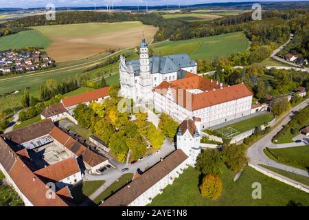 Vue aérienne Monastère bénédictin, Abbaye de Neresheim, Neresheim, Bade-Wuerttemberg, Allemagne Banque D'Images