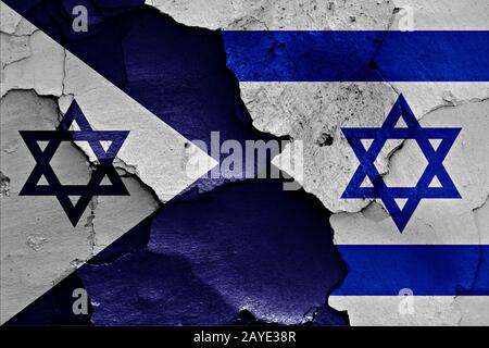 Drapeaux de la marine israélienne et Israël peint sur mur fissuré Banque D'Images
