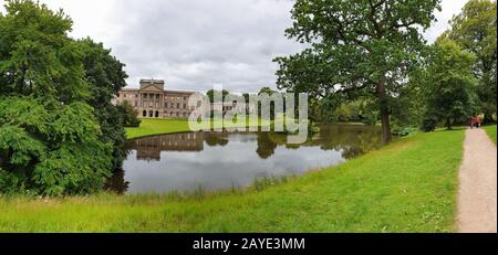 Vue panoramique sur Lyme Hall historique Anglais majestueux Maison et parc à Cheshire, Royaume-Uni Banque D'Images