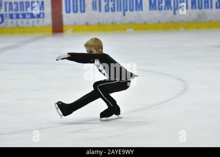 Orenbourg, Russie - 25 mars 2017 année : les garçons participent au patinage artistique des étendues d'Orenbourg Banque D'Images