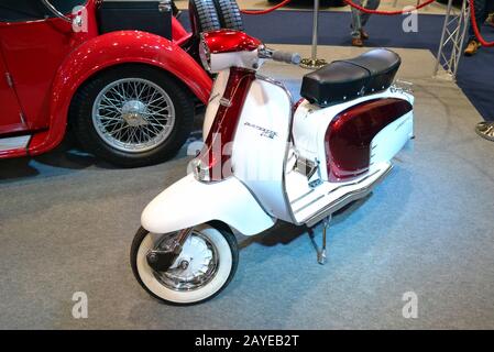 Scooter Lambretta classique au London Classic car Show, Angleterre, Royaume-Uni Banque D'Images